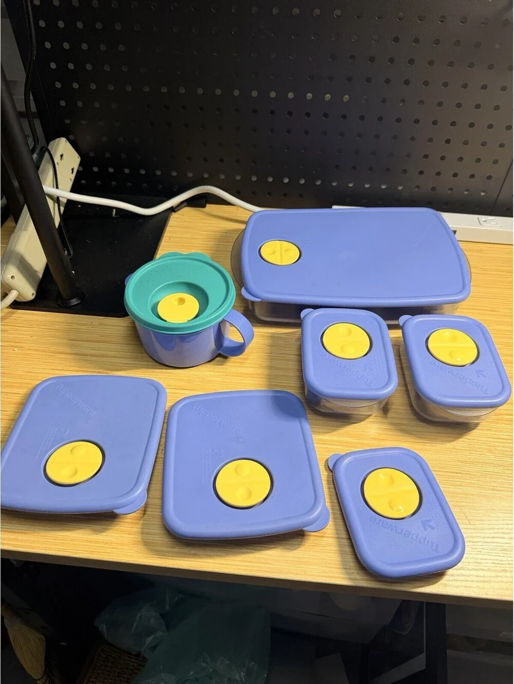Set Of 4 Rock N Serve Tupperware. Blue with Yellow Vent Lids VTG